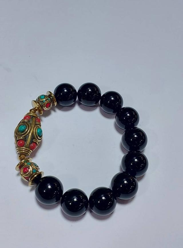 ข้อมือหิน Black onyx 14 mm ลูกปัดเนปาล ยาว 18 cm.