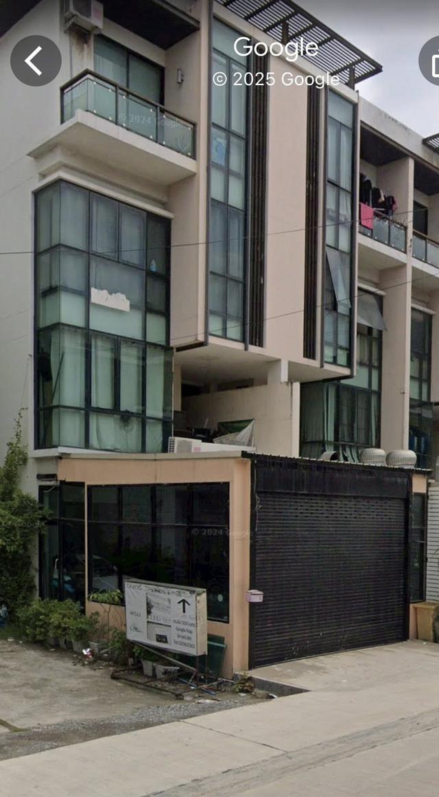 ขายหรือให้เช่าตึก 4 ชั้นครึ่ง ขาย 14 ล้าน / เช่า 42,000 อาคารพาณิชย์ ราม 2 ใกล้เมกาบางนา 4