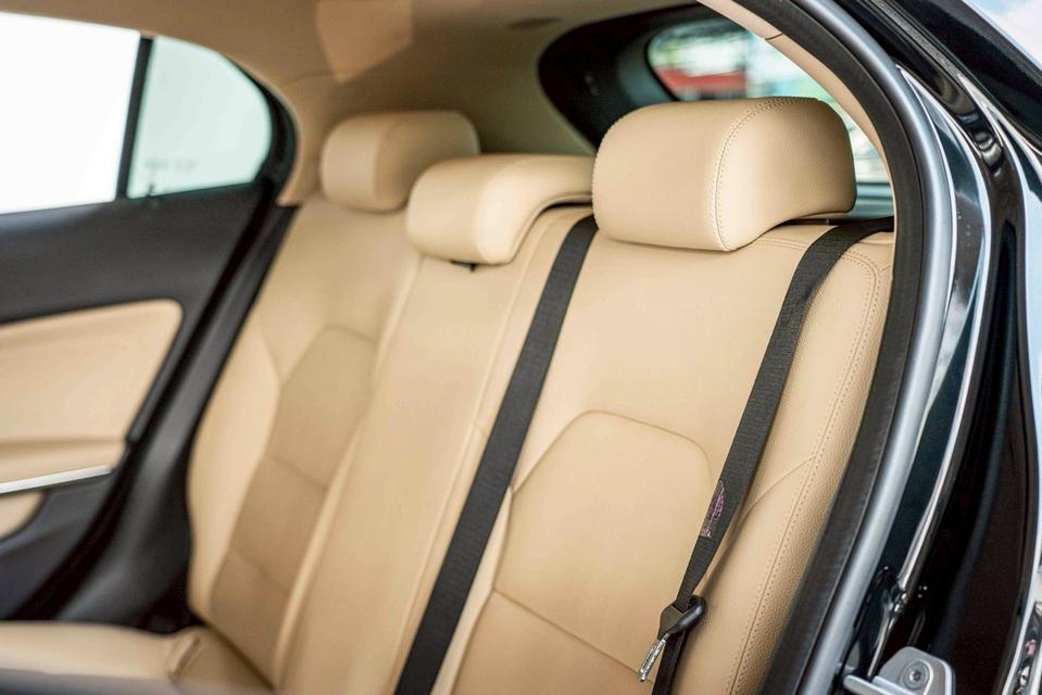 รหัสรถ NP5565 BENZ GLA200 URBAN ปีรถ : 2017 15