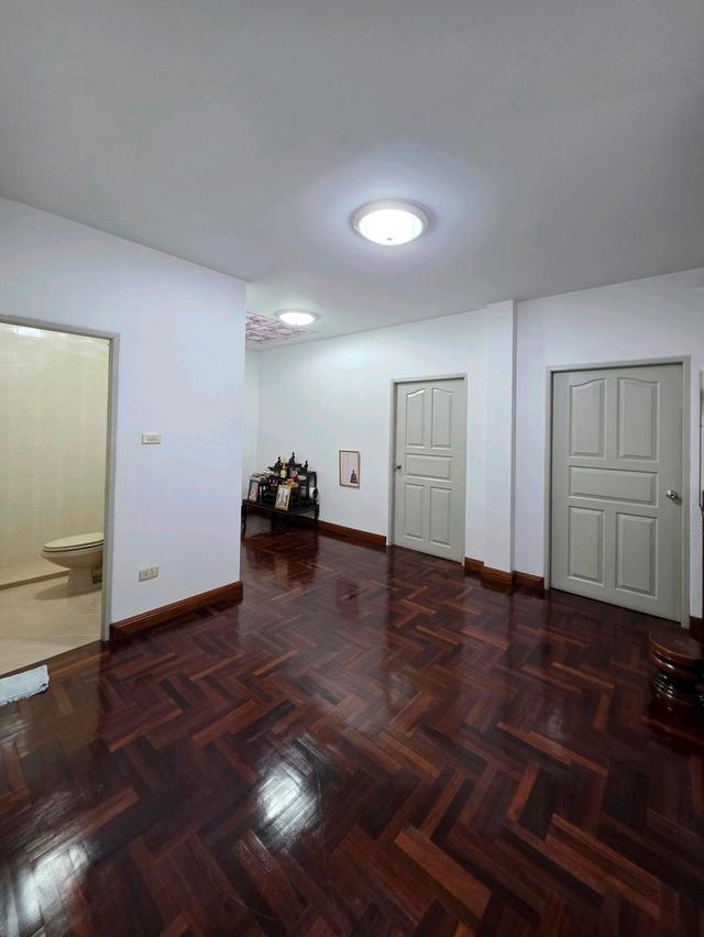 ขายบ้านทาวน์โฮมหลังคู่ 3 ชั้น ทำเลทองติด CDC ตรงข้าม Central Eastville เฟอร์ครบ พร้อมอยู่ 17