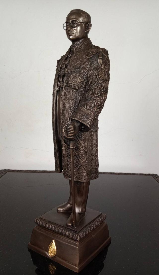 579.พระบรมรูปหล่อในหลวงรัชกาลที่ 9 พระบาทสมเด็จพระปรมินทรมหาภูมิพลอดุลยเดช (รมดำ) 8