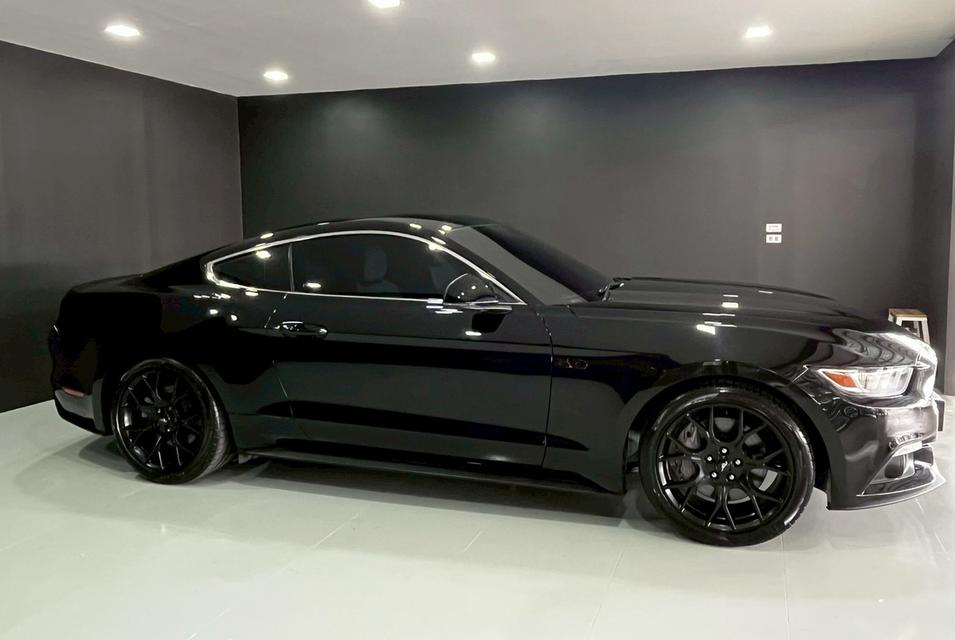 Ford Mustang 2.3 EcoBoost Coupe เลขไมล์เพียง 66,xxx Km. สีดำดุดัน ปี 2016