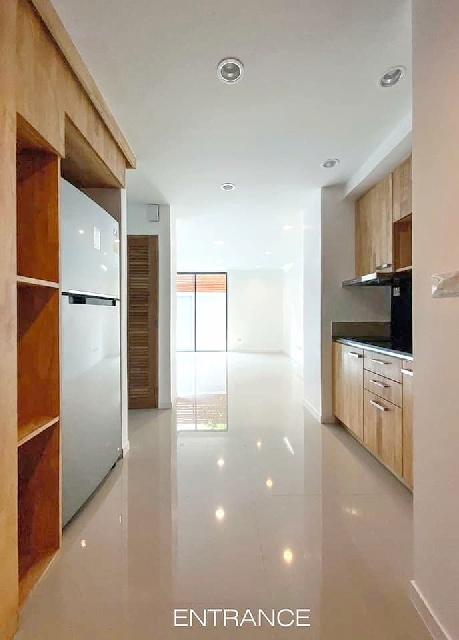 ให้เช่าอาคารสำนักงาน 3 ชั้น ฟอร์จูนทาวน์ 4.2 กม. หรูหรา รัชดาภิเษก MRTสุทธิสาร 1.4 กม. รร.นานาชาติรีเจ้นท์ 4.5 กม.อาคารเ 1