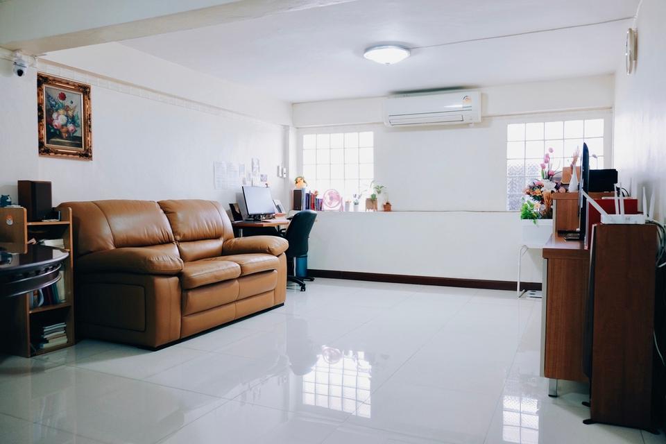 ขายอาคารพาณิชย์พร้อมที่ดิน 2 คูหา ประชาอุทิศ 27/1 รีโนเวทสภาพใหม่ ราคา 9.9 ล้าน 4