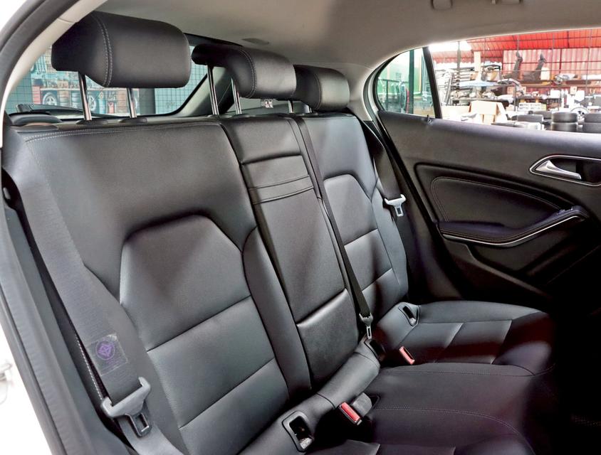MERCEDES-BENZ GLA200 W156 1.6 Urban ปี 2019 14
