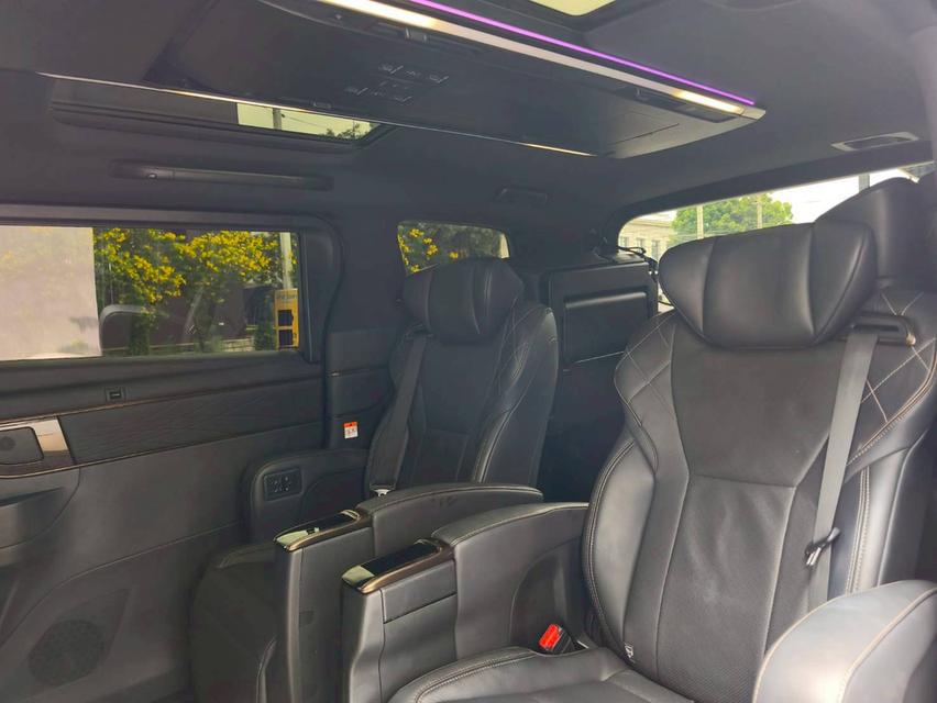 TOYOTA VELLFIRE 2.5 HEV 9