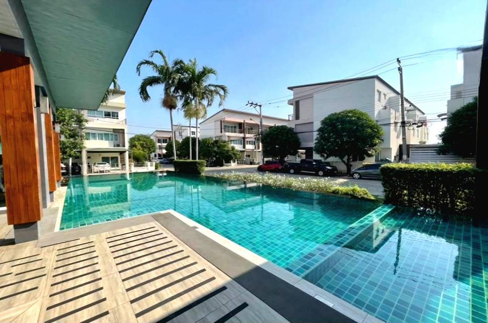 ทาวน์โฮมวัชรพล 3ชั้น หลังมุม หมู่บ้านเดอะริคโค้ ทาวน์ วัชรพล ถนนร่วมมิตรพัฒนา(ใกล้ห้าแยกวัชรพล) 15