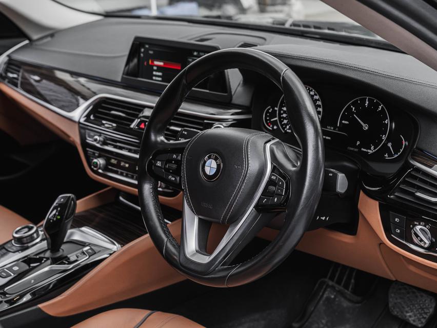 รหัสรถ 67GG2585 BMW 520d Luxury Limousine G30 ปี2017 13