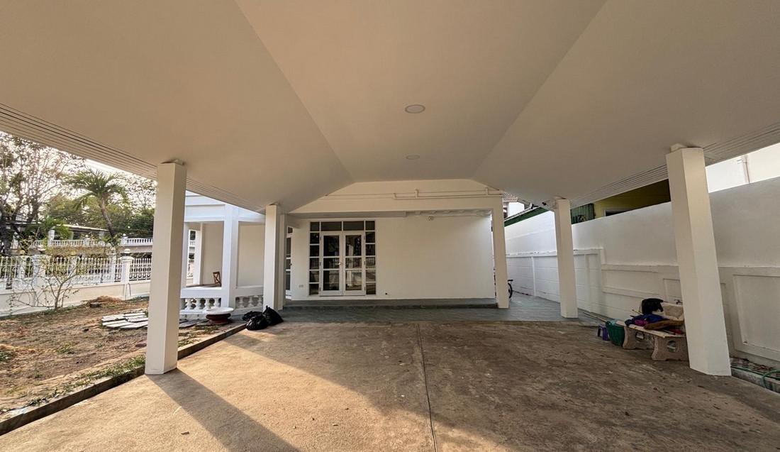 หมู่บ้านรอยัลปาล์ม วิลล่า ซอยศรีด่าน 20 บ้านเดี่ยวแปลงมุม 109 ตร.วา 5 ห้องนอน 4 ห้องน้ำ มีห้องแม่บ้าน ใกล้ JAS แม็คโคร ศรีนครินทร์ 3