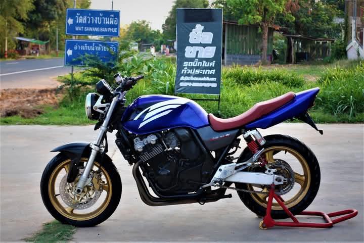 Honda CB400 สีน้ำเงิน