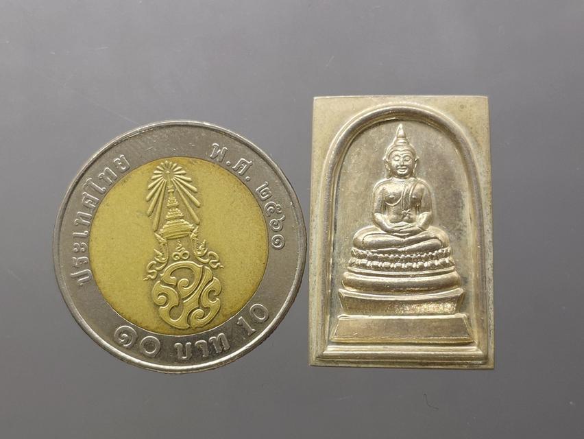 พระพุทธนวมมหาราชายุจฉับปริวัตนมงคล หลังพระปรมาภิไธย ภปร. เนื้อเงิน ที่ระลึก 72 พรรษา รัชกาลที่9 ปี2542 พร้อมกล่องเดิม รูปที่ 8