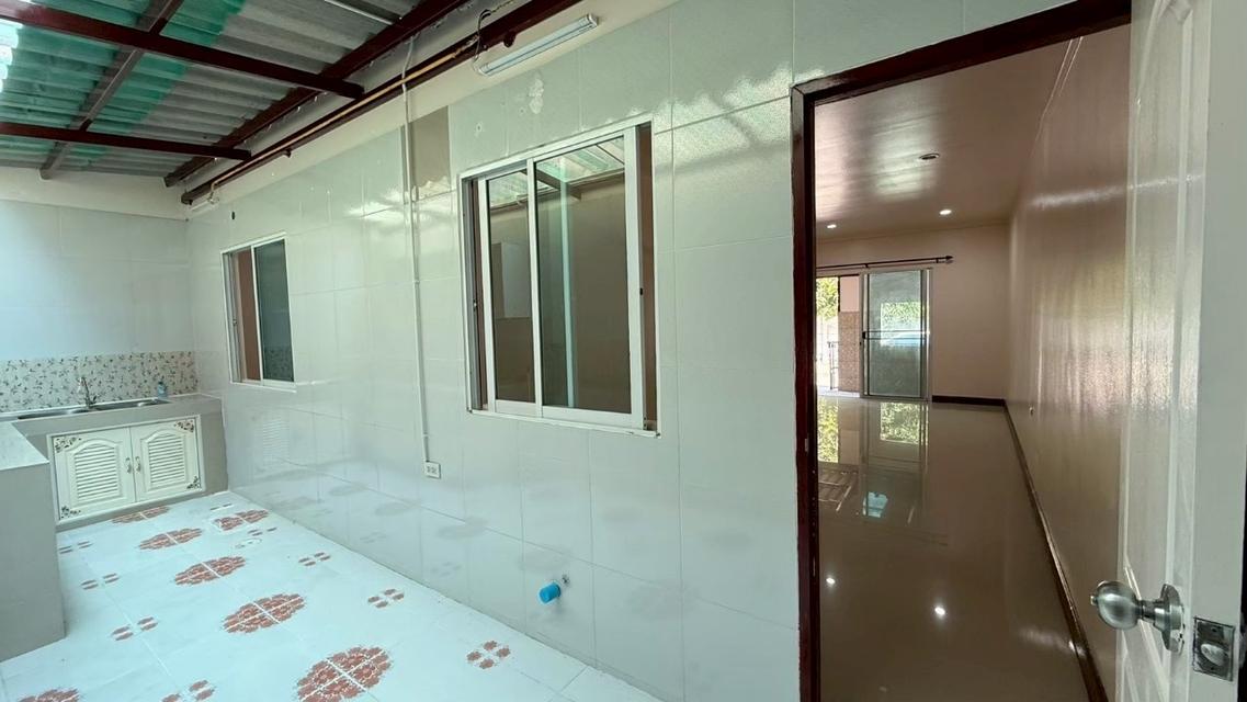 ขายทาวน์เฮ้าส์ 2 ชั้น พร้อมอยู่ หมู่บ้านไอลีฟ ทาวน์ คลอง3 ลำลูกกา 6