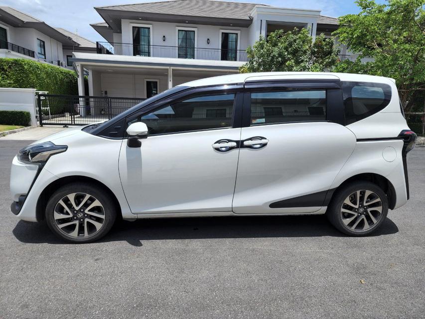 TOYOTA SIENTA 1.5V AUTO 4