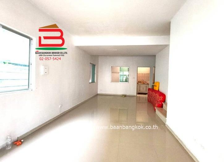 ทาวน์เฮ้าส์ 2 ชั้น หมู่บ้านพฤกษาวิลล์ 55/1 (แฟชั่นไอส์แลนด์) เนื้อที่ 28.6 ตรว. แขวงบางชัน เขตคลองสามวา 4