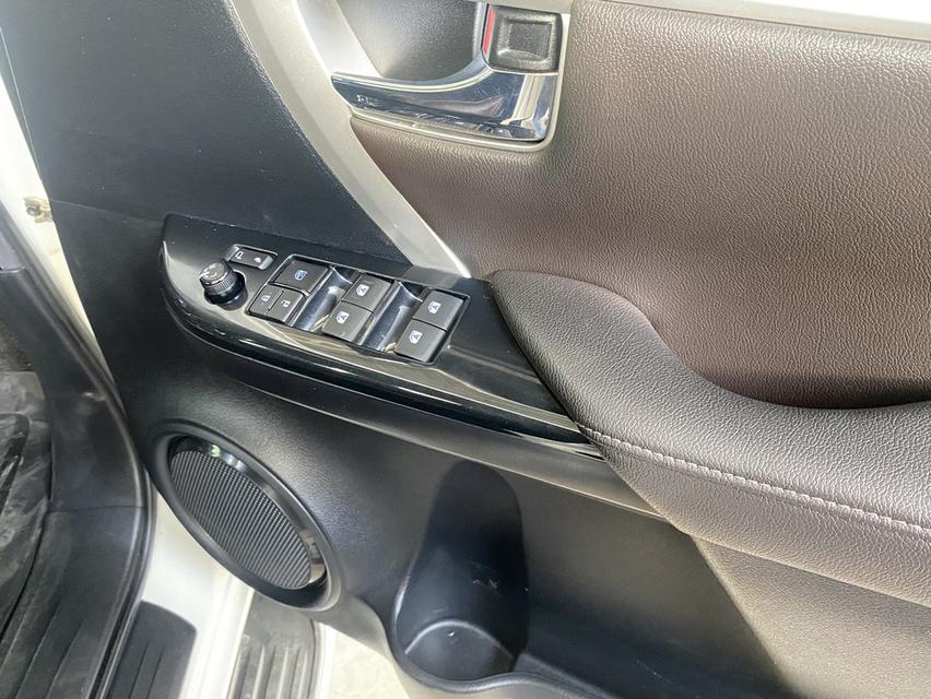 Toyota Fortuner  13