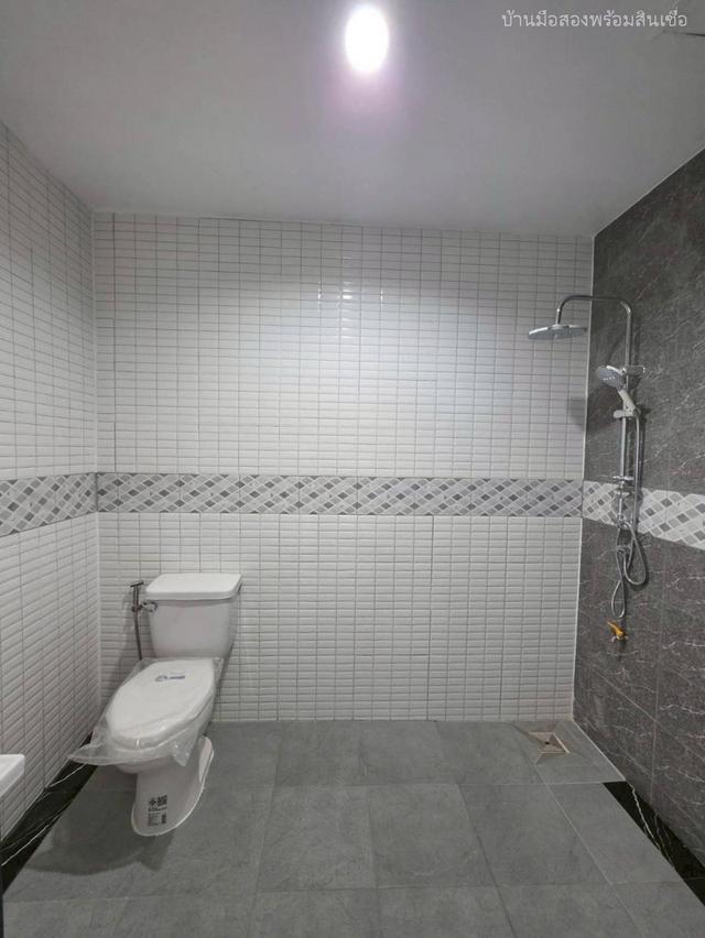 หมู่บ้านรุ่งกิจ 4 ถนนร่มเกล้า 4