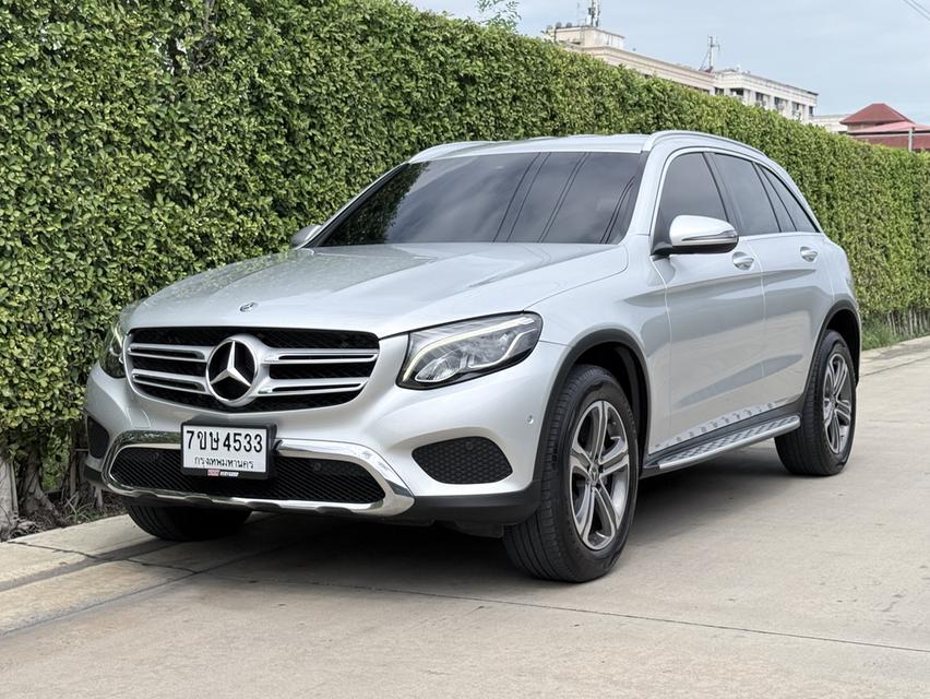 Benz GLC220d 4Matic ปี 2020 สภาพสวย สีเดิมทั้งคัน รูปที่ 2