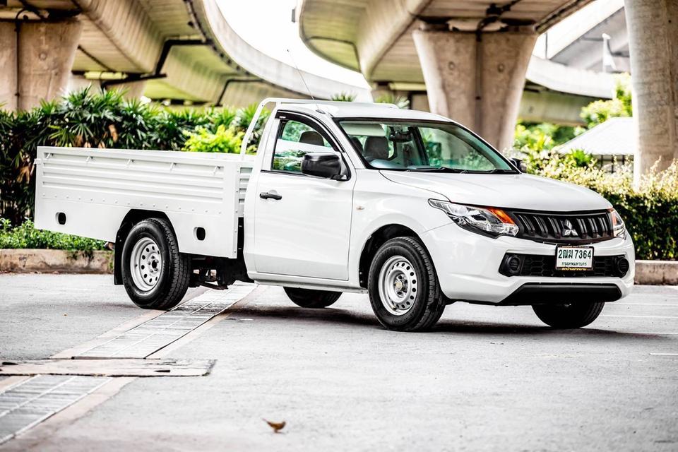 Mitsubishi Triton SingleCab 2.4 GL ปี 2017 เครื่องยนต์เบนซิน สีขาว เกียร์ธรรมดา  7