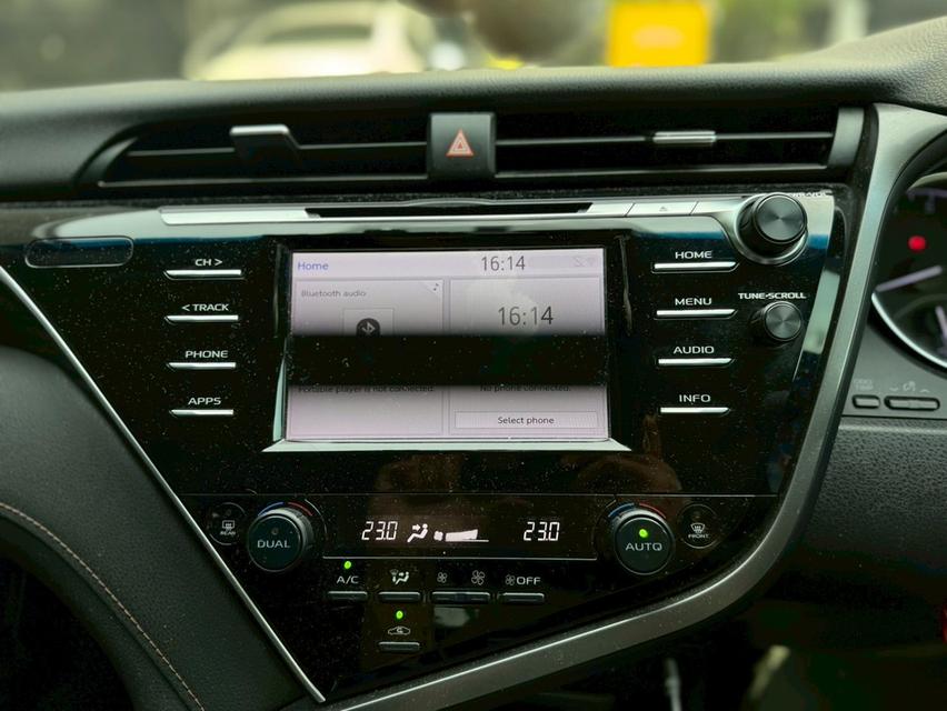 Toyota Camry 2.0G 8