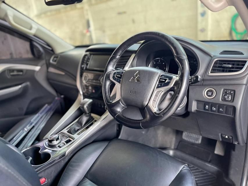 Mitsubishi Pajero 2.4 GT Premium  NAVI ขับ 4 WD ปี2016 สีดำ ดีเซล 4