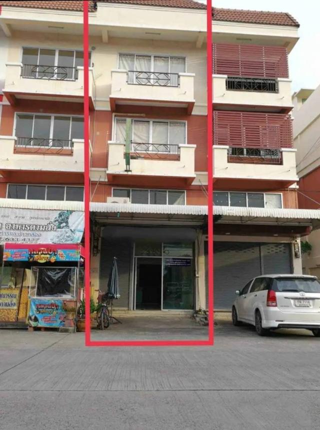 ขายถูก ทาวน์โฮม 3.5 ชั้น ทรัพย์รุ่งเรืองซิตี้ ใกล้สถานีรถไฟฟ้าสายสีเขียวเคหะฯสมุทรปราการ