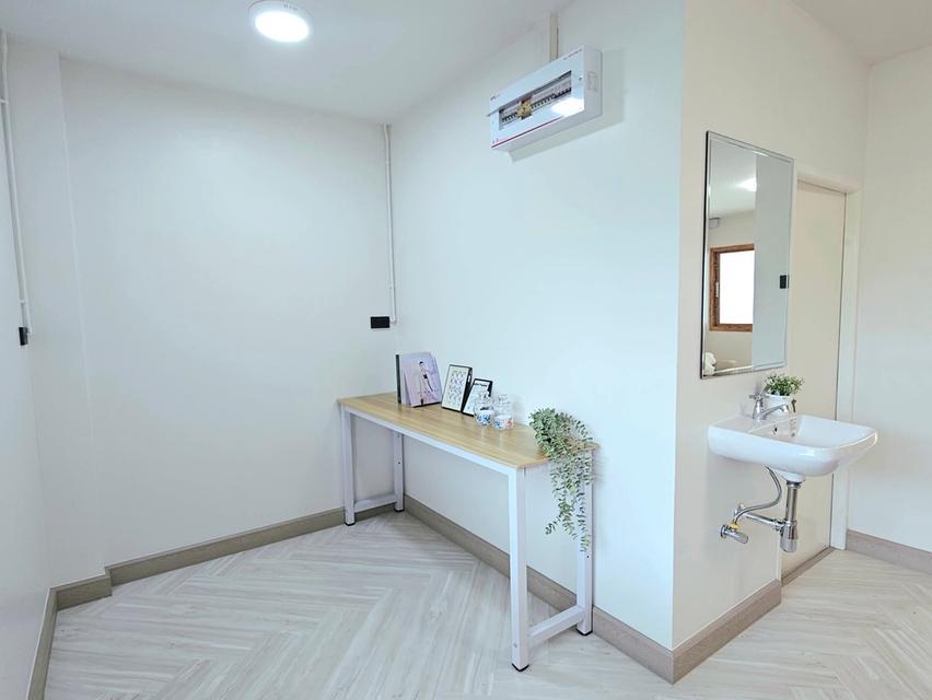 🏡✨ ให้เช่าด่วน! ทาวน์เฮ้าส์ 2 ชั้น รีโนเวทใหม่ทั้งหลัง ใกล้ MRT แยกนนทบุรี 1 เพียง 1 กม. ⚡️ 4