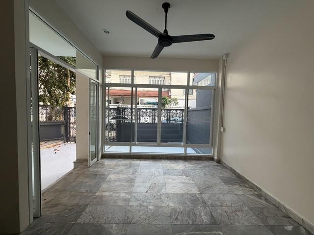 ให้เช่าโฮม ออฟฟิศ 3 ชั้น สุขุมวิทซอย 46 ใกล้ BTS พระโขนง เหมาะอยู่อาศัยหรือทำออฟฟิศ จอดรถ 5 คัน อนุญาตให้เลี้ยงสัตว์ได้ 4