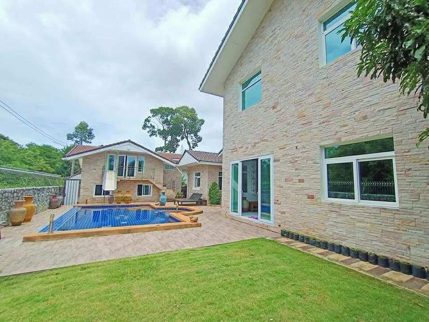 ขายบ้านสวยๆ 2 ชั้น ตกแต่งน่าอยู่ สามารถต่อยอดเป็นธุรกิจบ้านพักพูลวิลล่าได้ ยู่ฝั่งหาดบางเสร่ อ.สัตหีบ จ.ชลบุรี 2