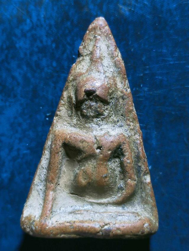 นางพญาพิมพ์เข่าตรงวัดใหญ่