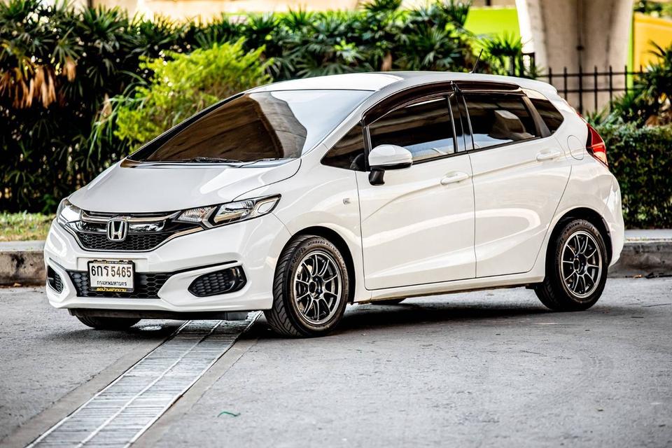 Honda Jazz 1.5 SV ปี 2018 สีขาว มือเดียวป้ายแดง 