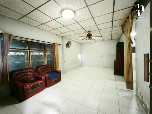 🔥 หลุดขาย! บ้านเดี่ยวเรวดี 25 ทำเลทองนนทบุรี ราคาเพียง 4,790,000 บาท! (หลังใหญ่ ฟังก์ชันครบที่สุด) 2