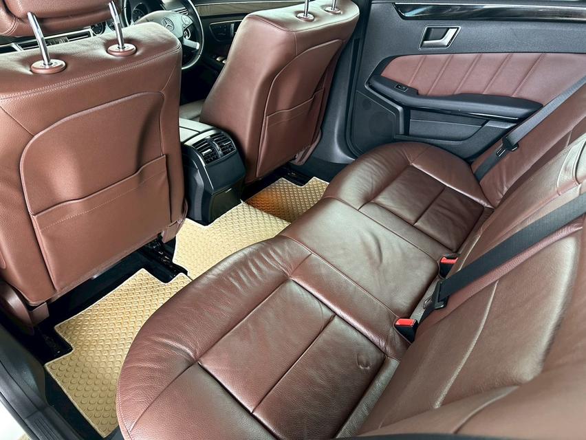 MERCEDES-BENZ E200 CGI Saloon (W212)1.8L Turbo 7G-Tronic BlueEfficiency 17