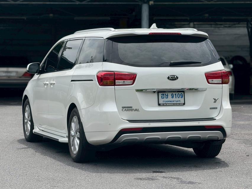 KIA CANIVAL Wagon 4dr EX 11st SA 6sp FWD 2.2DTi (CBU) Y2015  สีขาว ออโต้  5