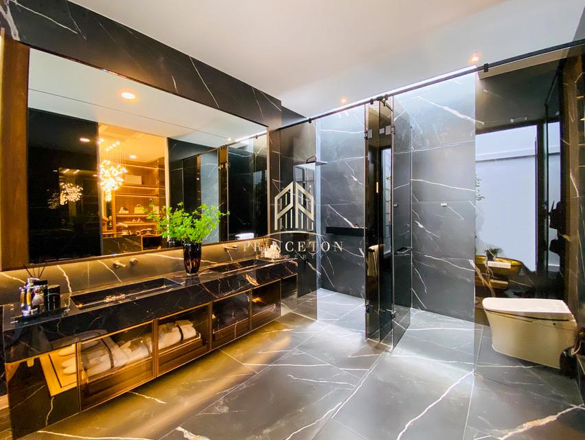 VIVE New Krungthep Kreetha 3-Storey Modern Show Home 17