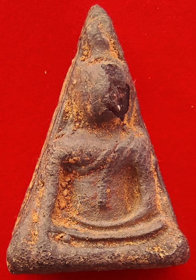 พระเครื่องพระนางพญาพิมพ์เข่าโค้ง