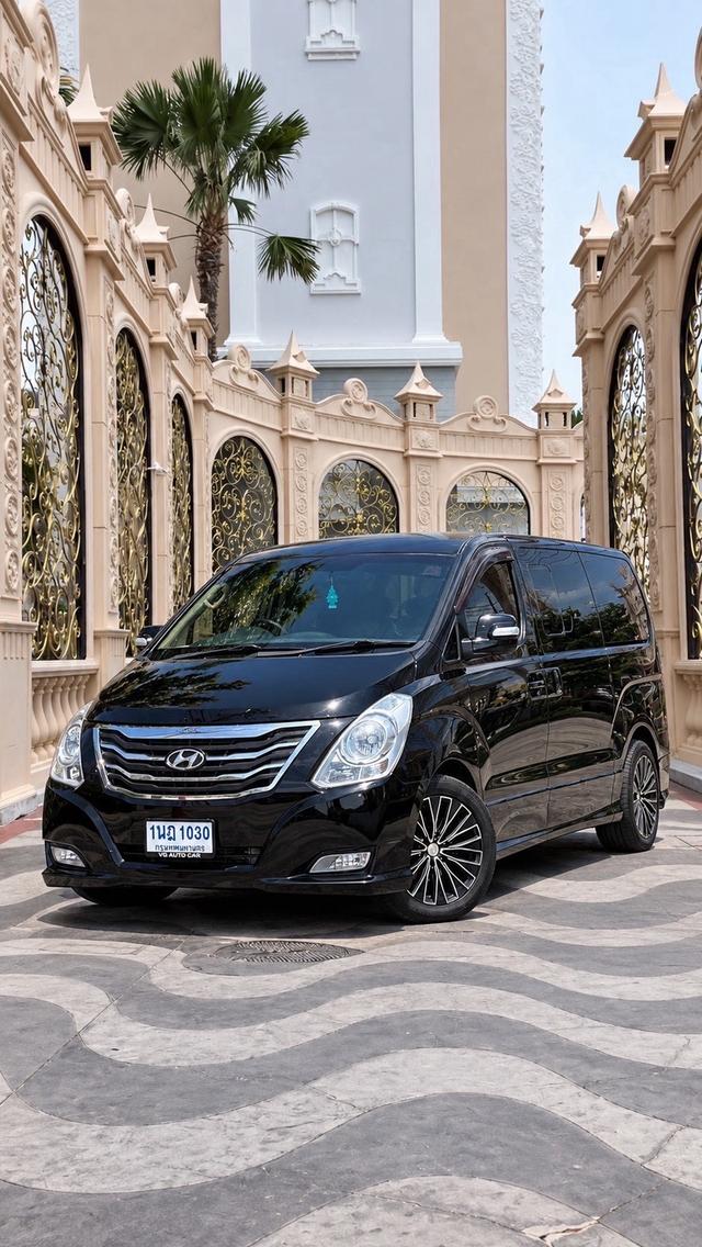 🚌รถครอบครัว 11 ที่นั่ง ยอดฮิตตลอดกาล🔥:Hyundai H1 2.5 Elite ออโต้ ดีเซล สีดำ ปี2014 จด2016 ไมล์: 17x,xxx กม.☑️