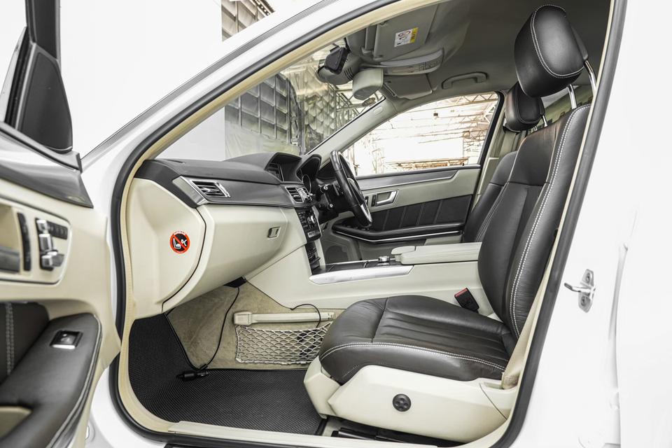 2013 Mercedes-Benz E300 2.1 W212 BLUETEC HYBRID Sedan สีขาว เครื่องดีเซล+ไฟฟ้า เลขไมล์ 88378 กม. 17