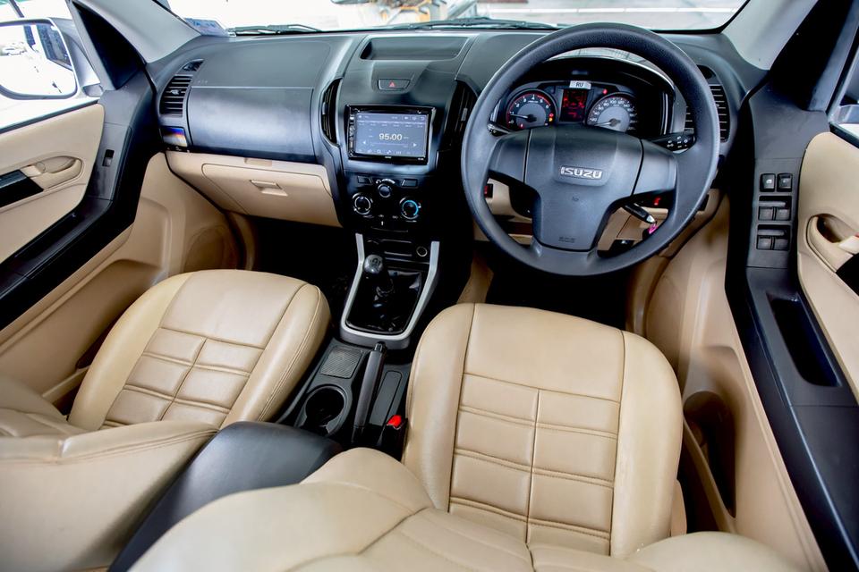 ISUZU D-MAX 1.9 ddi-Z Cab4 ปี 2017 สีเทา มือเดียวป้ายแดง 13
