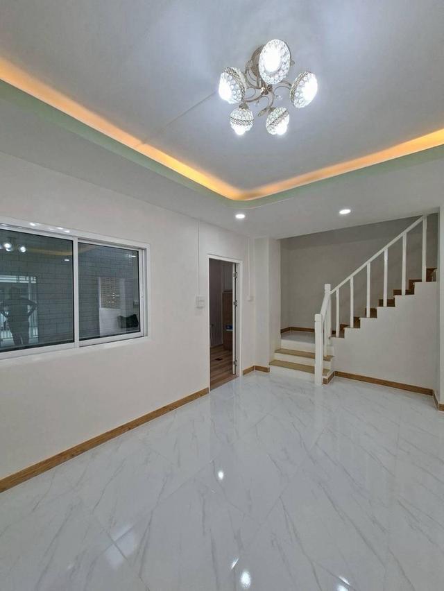 หมู่บ้านพฤกษา10 ถนนบางกรวย-ไทรน้อยทาวน์เฮ้าส์ 2 ชั้น ทำเลต้นโครงการ ห่างถนนเส้นหลักเพียง 100 เมตร  ถนนบางกรวย-ไทรน้อย ตกแต่งใหม่พร้อมอยู่ 10