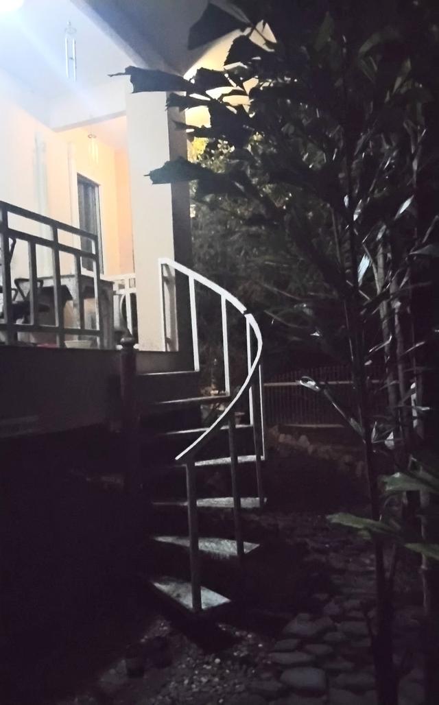 ขายบ้านพร้อมรีสอร์ทบนเนินสวย เนื้อที่2ไร่  ต.นาตาขวัญ อ.เมืองจ.ระยอง 7