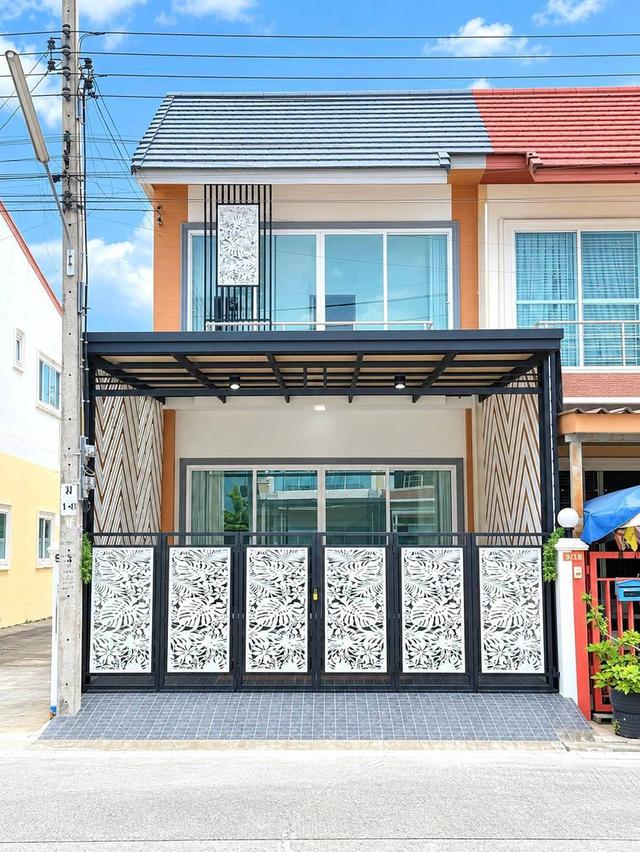 ทาวน์เฮ้าส์ 2 ชั้น รีโนเวทใหม่ หทัยราษฎร์ 33 1