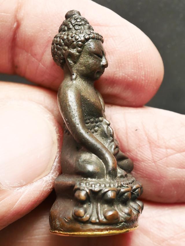 พระกริ่งชินบัญชร หลวงปู่ทิม วัดละหารไร่ ปี 2517...ก้นทองคำ ตอกโค๊ตเลข ๑๙ และโค๊ตศาลา 11