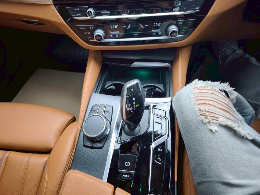 รหัสรถ KPV53 2022 BMW 530e 2.0 LCI Msport 12