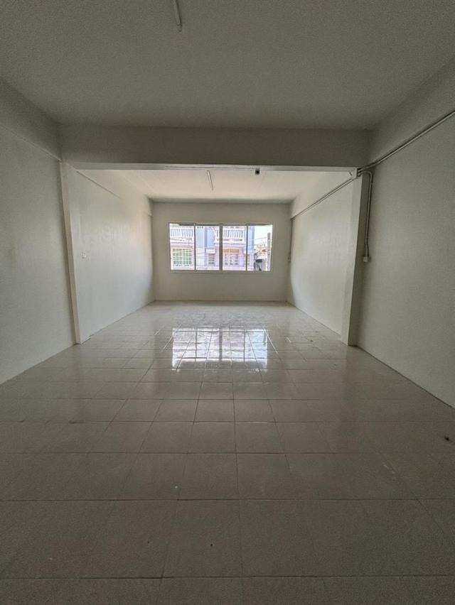 ขายถูก ตึกแถว 3ชั้นครึ่ง ห้องมุม 28.2 ตรว.ถนน คฑาธร ใกล้รพ.ราชบุรี lotus 7