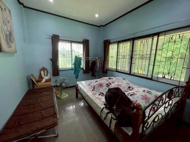 ขายที่ดินพร้อมบ้านพักตากอากาศ วิวภูเขาโอบล้อมเขาใหญ่-ปากช่อง. 3ห้องนอน 3 ห้องน้ำ แอร์ 2ห้อง1 ไร่ 94.1 ตารางวา คุณศิริพงษ์ 083-600-8600 / 0655941610 2