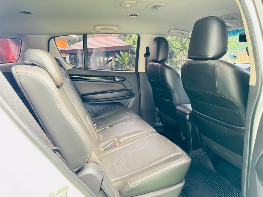 CHEVROLET TRAILBLAZER  รุ่น LTZ เครื่อง2.5cc. AUTO ปี 2019 ~ป้ายแดงขายเกือบ1.5ล้านบาท ~ประหยัดเงินไปถึง60%คะ ~จุดเด่นของคันนี้ ~ใช้น้อยไมล์แท้100%คะ  6