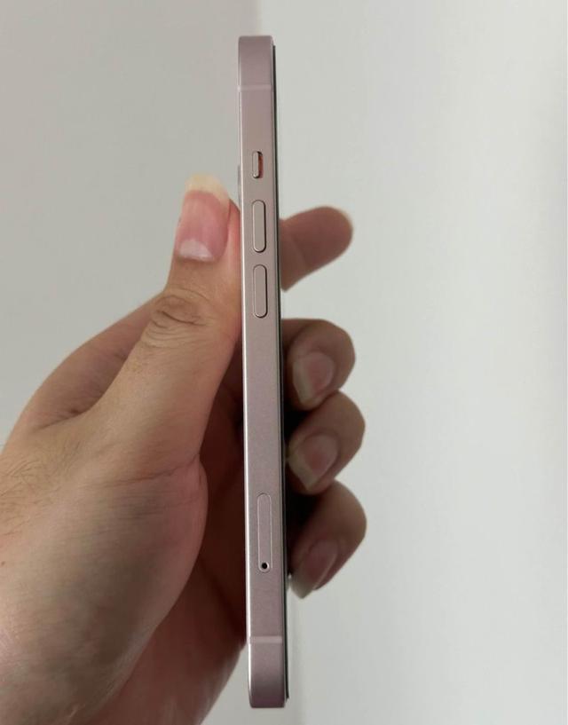 iPhone 13 สีชมพู 4