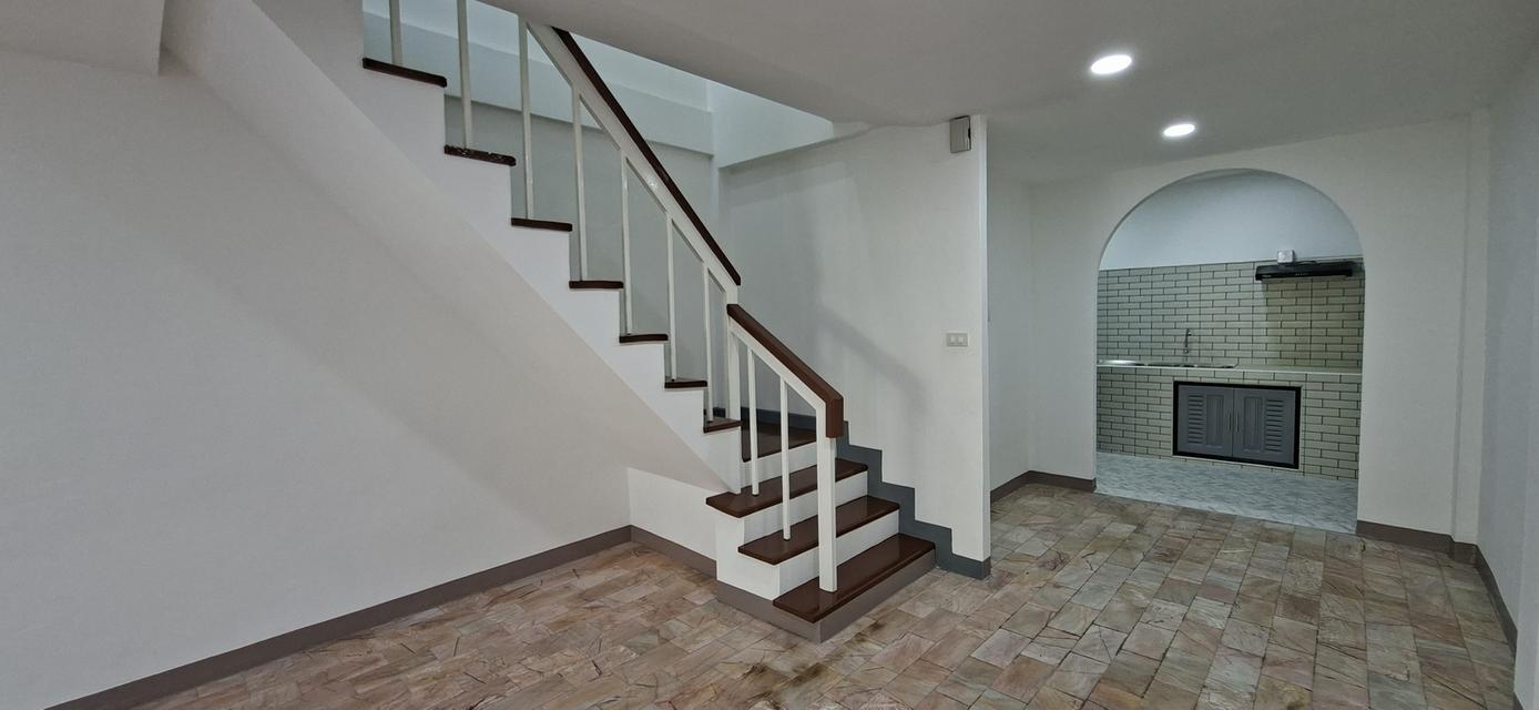 ทาวน์เฮ้าส์ ซอยรามอินทรา46 หมู่บ้าน บก.ทหารสูงสุด รีโนเวทใหม่ พร้อมอยู่ ทำเลดีใกล้รถไฟฟ้า 4