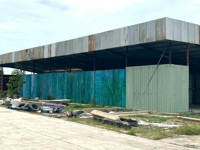 ขายและให้เช่าโกดังเมืองฉะเชิงเทรา พื้นที่ 2 ไร่ พื้นที่สีเหลือง โกดังประมาณ 400 ตารางเมตร มีบ้านน็อคดาวน์ 1 หลัง รั้วล้อ 1