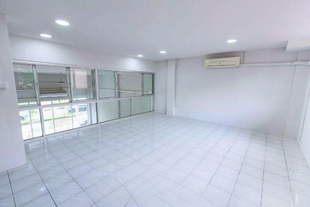 บิ๊กซี เคหะร่มเกล้า 500 ม.ลาดกระบัง ให้เช่าอาคารใหญ่ เชื่อมต่อกัน 2 คูหา 3 ชั้น 4 น้ำ 41ตร.วา. 490ตร.ม. รร.ร่วมฤดีวิเทศศ 4